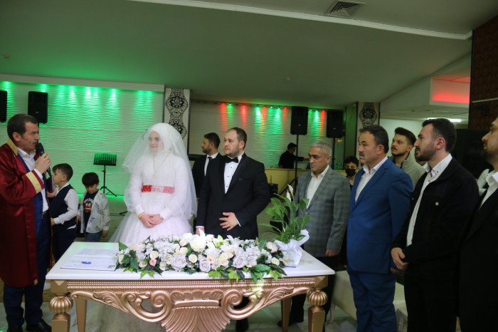 GÜNDEM Emirhan & Kübra Nur’un düğününde izdiham yaşandı