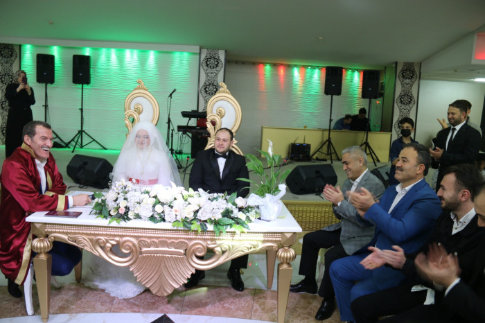 GÜNDEM Emirhan & Kübra Nur’un düğününde izdiham yaşandı