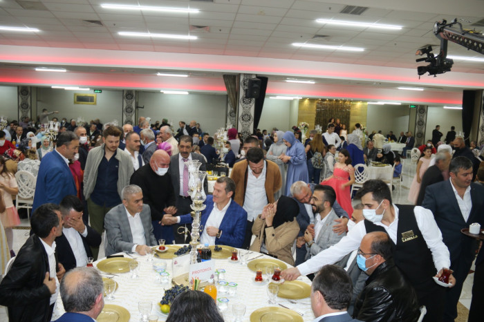 GÜNDEM Emirhan & Kübra Nur’un düğününde izdiham yaşandı