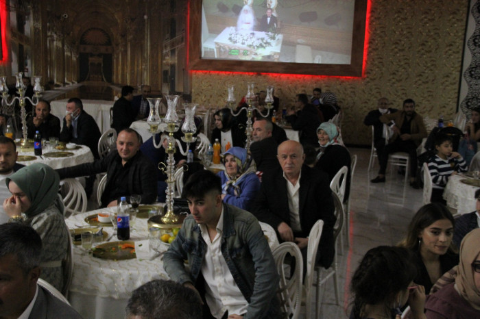 GÜNDEM Emirhan & Kübra Nur’un düğününde izdiham yaşandı