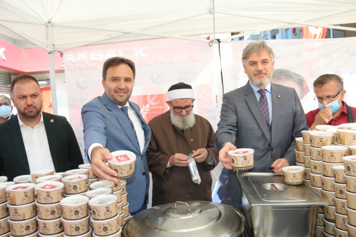 GÜNDEM Yeniden Refah Partisi Zeytinburnu'nda 10 Bin Kişiye Etli Pilav ikram etti