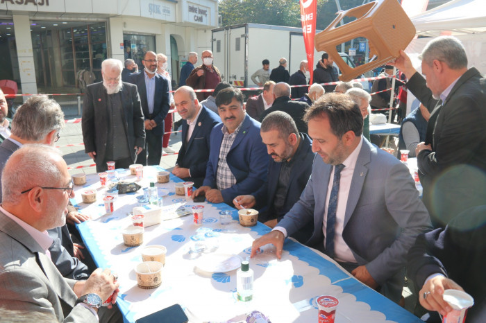 GÜNDEM Yeniden Refah Partisi Zeytinburnu'nda 10 Bin Kişiye Etli Pilav ikram etti