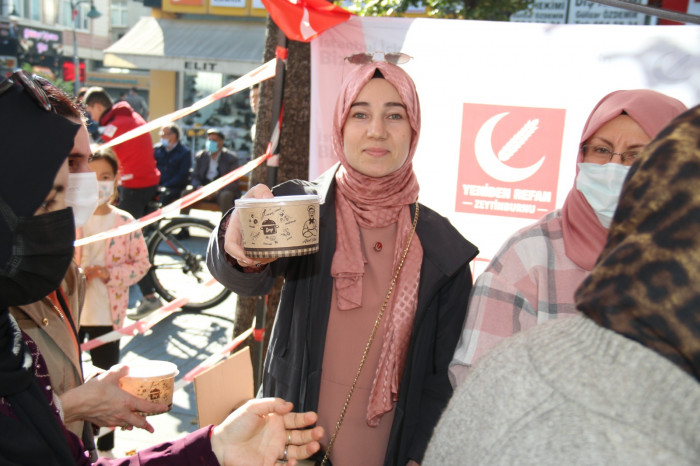 GÜNDEM Yeniden Refah Partisi Zeytinburnu'nda 10 Bin Kişiye Etli Pilav ikram etti