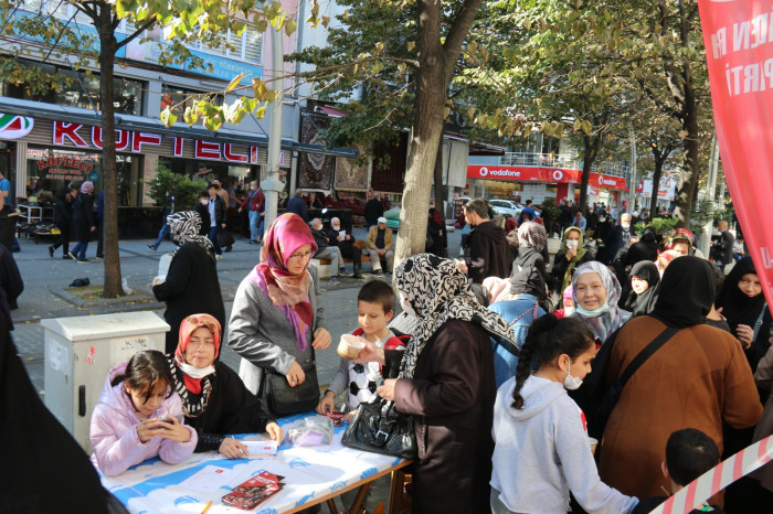 GÜNDEM Yeniden Refah Partisi Zeytinburnu'nda 10 Bin Kişiye Etli Pilav ikram etti