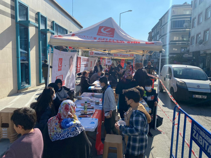 GÜNDEM Yeniden Refah Partisi Zeytinburnu'nda 10 Bin Kişiye Etli Pilav ikram etti