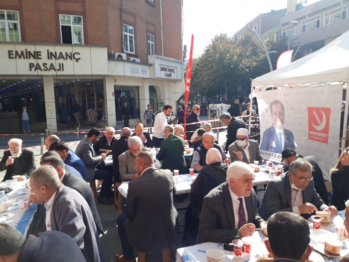 GÜNDEM Yeniden Refah Partisi Zeytinburnu'nda 10 Bin Kişiye Etli Pilav ikram etti