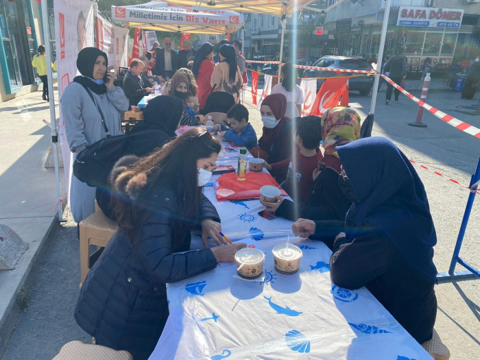 GÜNDEM Yeniden Refah Partisi Zeytinburnu'nda 10 Bin Kişiye Etli Pilav ikram etti