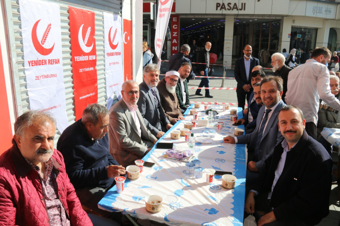 GÜNDEM Yeniden Refah Partisi Zeytinburnu'nda 10 Bin Kişiye Etli Pilav ikram etti