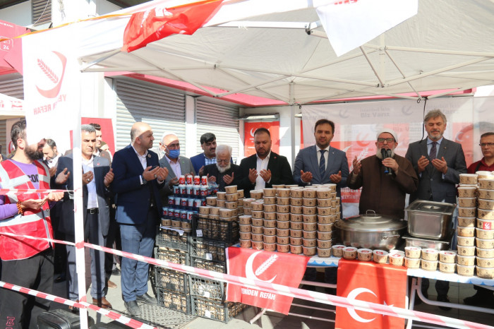 GÜNDEM Yeniden Refah Partisi Zeytinburnu'nda 10 Bin Kişiye Etli Pilav ikram etti