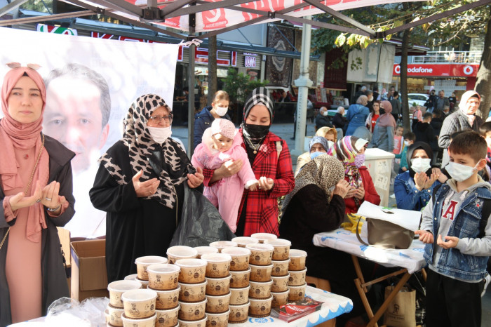 GÜNDEM Yeniden Refah Partisi Zeytinburnu'nda 10 Bin Kişiye Etli Pilav ikram etti