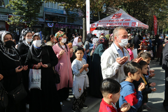GÜNDEM Yeniden Refah Partisi Zeytinburnu'nda 10 Bin Kişiye Etli Pilav ikram etti