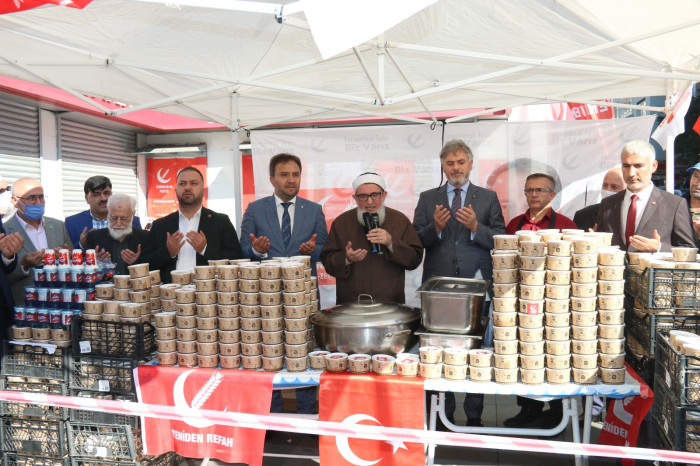 GÜNDEM Yeniden Refah Partisi Zeytinburnu'nda 10 Bin Kişiye Etli Pilav ikram etti