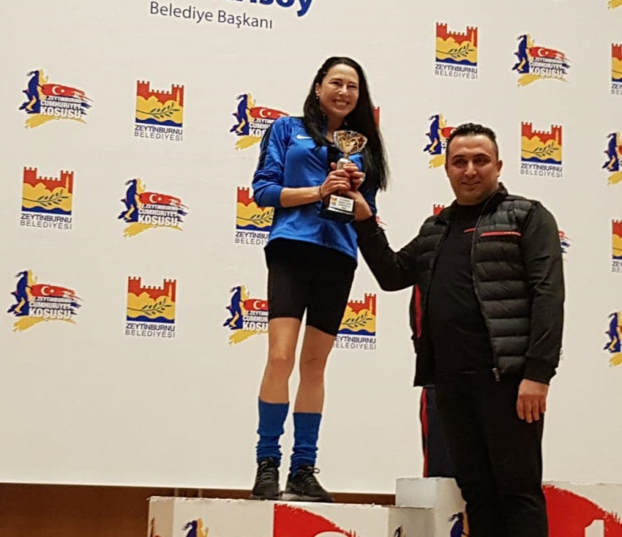 Meclis Üyesi Halis Özgenç bir oy için kapı kapı dolaşıyor