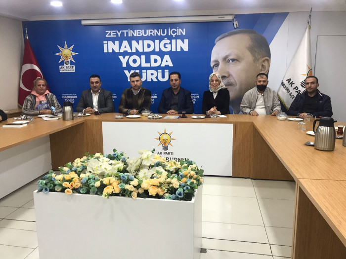 Meclis Üyesi Halis Özgenç bir oy için kapı kapı dolaşıyor