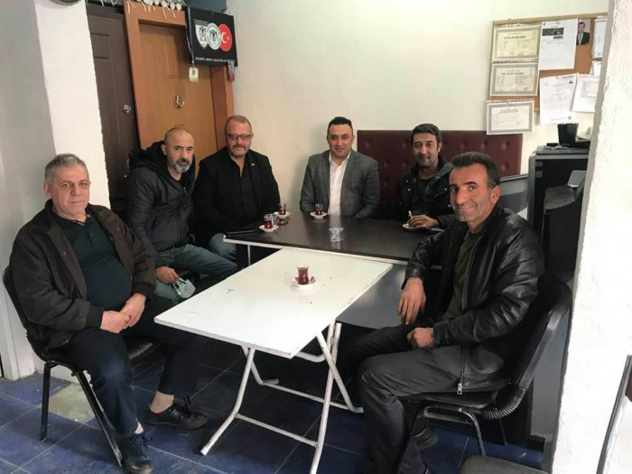 Meclis Üyesi Halis Özgenç bir oy için kapı kapı dolaşıyor