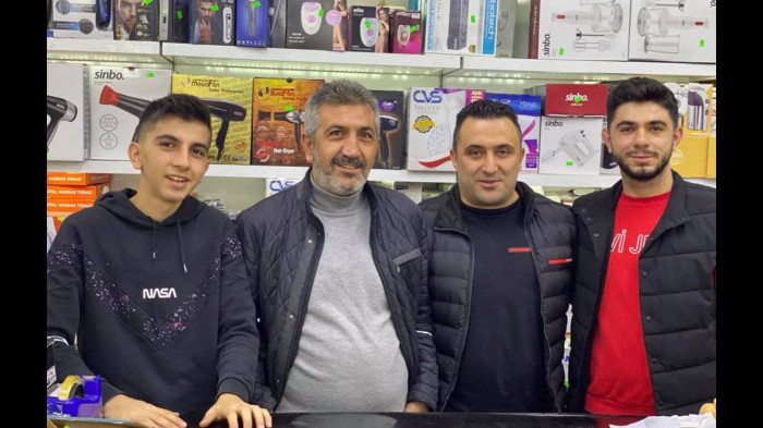 Meclis Üyesi Halis Özgenç bir oy için kapı kapı dolaşıyor