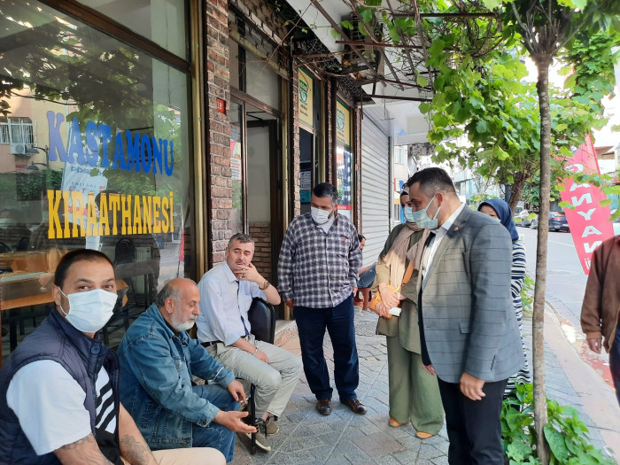 Meclis Üyesi Halis Özgenç bir oy için kapı kapı dolaşıyor