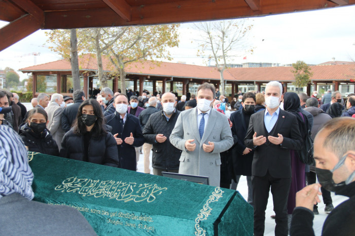 Duayen Gazeteci Mehmet Alpay gözyaşları arasında toprağa verildi