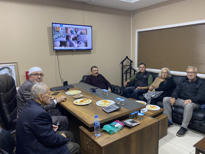 Kaymakam Ercan Turan Huzurevi Sakinleriyle iş insanlarını buluşturuyor