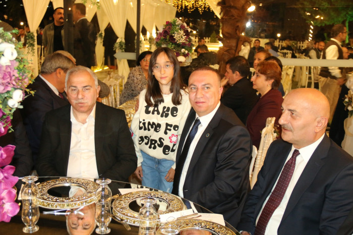 Hilal ile Halil rüya gibi bir düğünle dünya evine girdiler