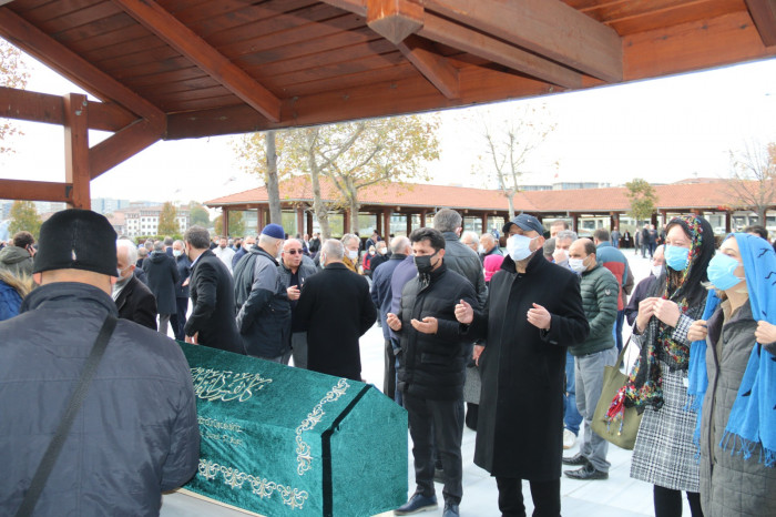 Duayen Gazeteci Mehmet Alpay gözyaşları arasında toprağa verildi