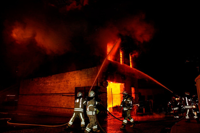 Tarihi Merkezefendi Fırını alev alev yandı