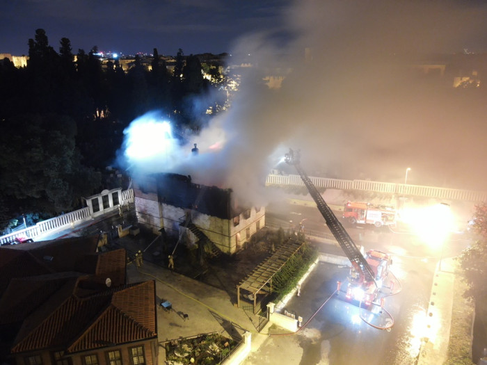 Tarihi Merkezefendi Fırını alev alev yandı