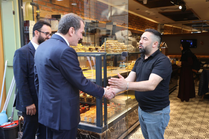 Başkan Arısoy Yüz Yüze 100 Gün programı ile Bakırköy'de sahaya indi