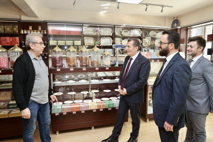 Başkan Arısoy Yüz Yüze 100 Gün programı ile Bakırköy'de sahaya indi