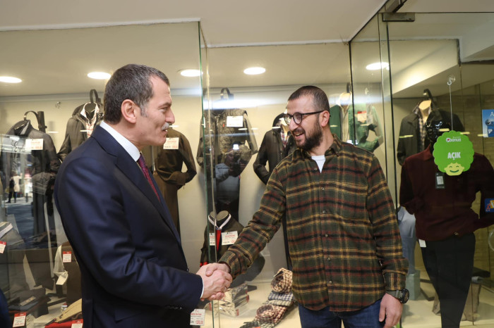 Başkan Arısoy Yüz Yüze 100 Gün programı ile Bakırköy'de sahaya indi