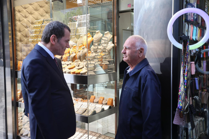 Başkan Arısoy Yüz Yüze 100 Gün programı ile Bakırköy'de sahaya indi