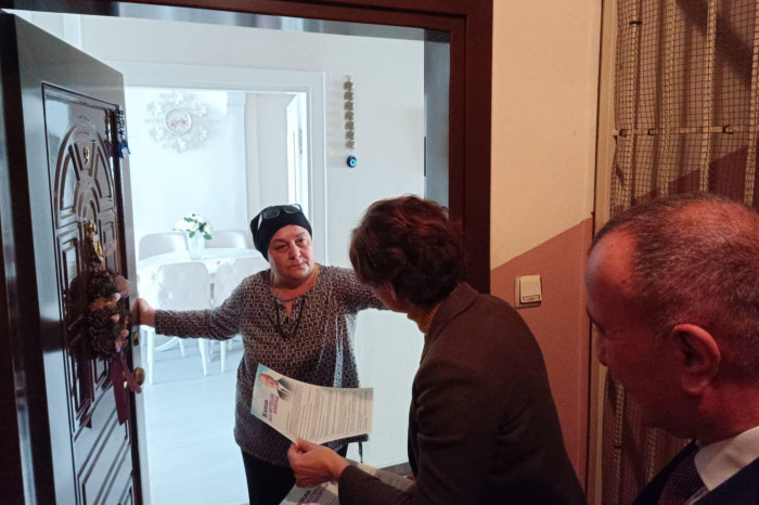 CHP İl başkanı Kaftancıoğlu Zeytinburnu'na çıkarma yaptı