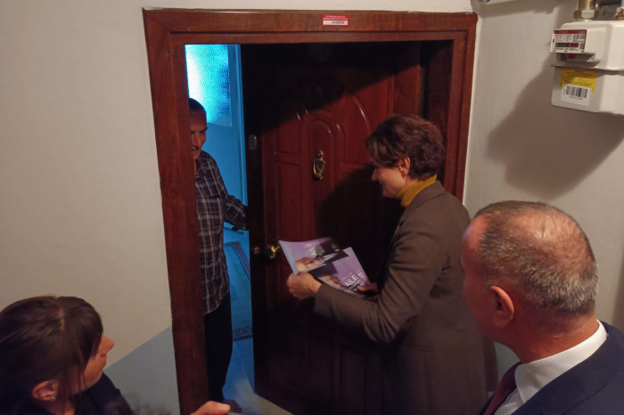 CHP İl başkanı Kaftancıoğlu Zeytinburnu'na çıkarma yaptı