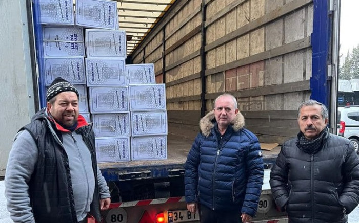 İZEDEF’ten Deprem Bölgesine 4 TIR Yardım 