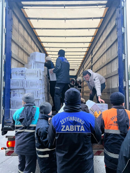 İZEDEF’ten Deprem Bölgesine 4 TIR Yardım 