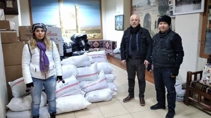 İZEDEF’ten Deprem Bölgesine 4 TIR Yardım 