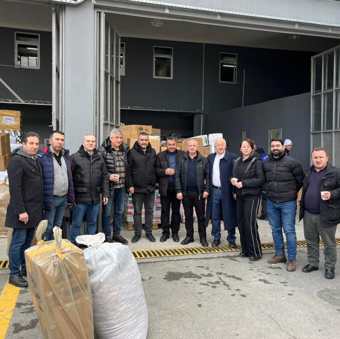 İZEDEF’ten Deprem Bölgesine 4 TIR Yardım 