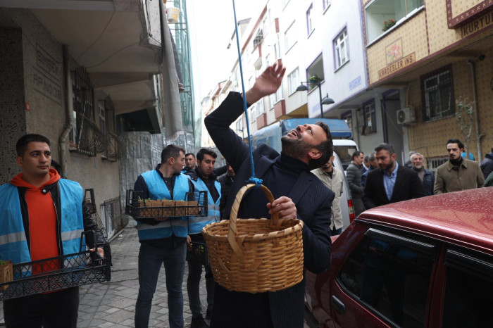 Zeytinburnu’na Bahar Fesleğenle Geldi