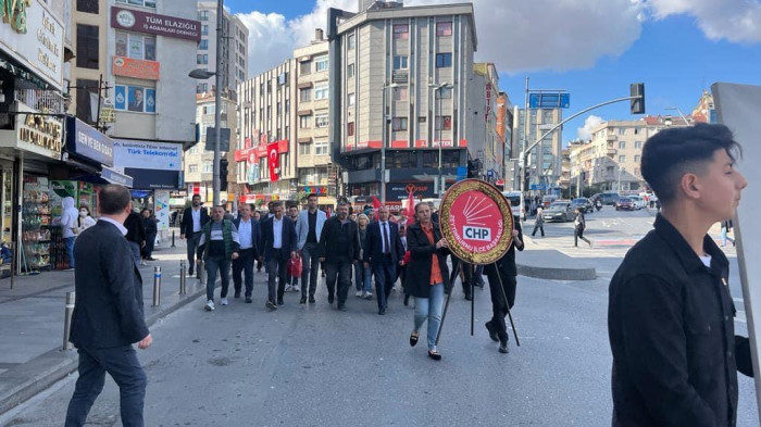 CHP'den Zeytinburnu'nda alternatif çelenk sunma töreni 