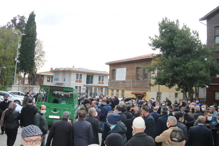 Duayen Gazeteci Mehmet Alpay gözyaşları arasında toprağa verildi