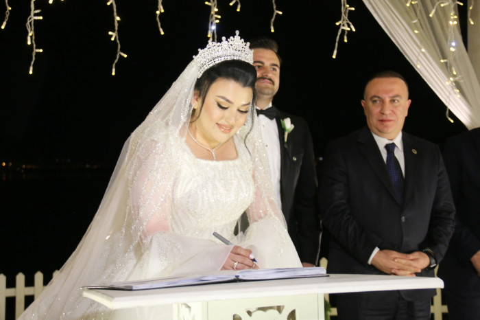 Hilal ile Halil rüya gibi bir düğünle dünya evine girdiler