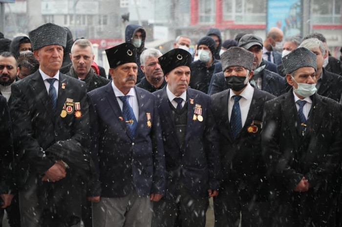 Çanakkale şehitleri kar altında anıldı
