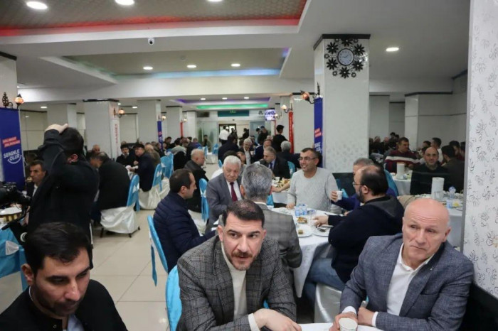 Saadet Partisi’nin Zeytinburnu iftarında izdiham vardı