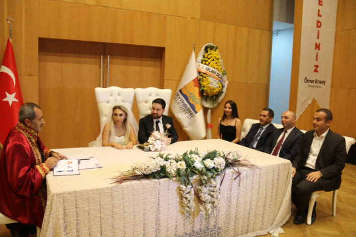 Mervenur ile Tarık bir ömür mutluluğa Evet dedi