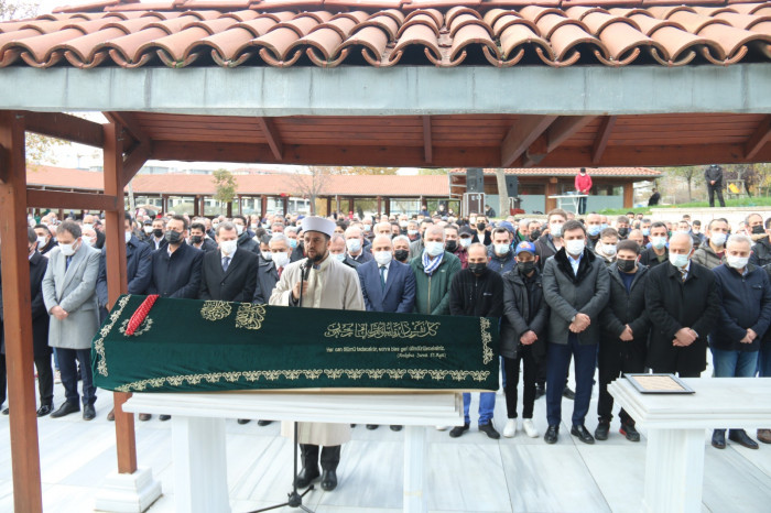 Duayen Gazeteci Mehmet Alpay gözyaşları arasında toprağa verildi