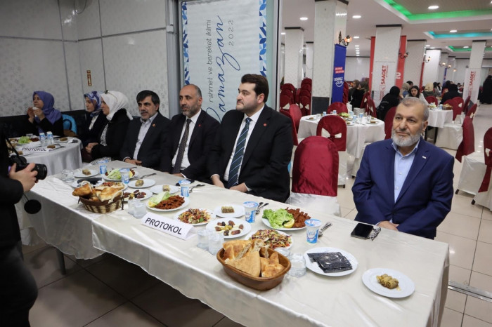 Saadet Partisi’nin Zeytinburnu iftarında izdiham vardı