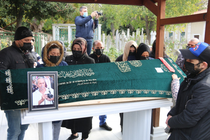 Duayen Gazeteci Mehmet Alpay gözyaşları arasında toprağa verildi