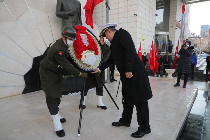 Çanakkale şehitleri kar altında anıldı