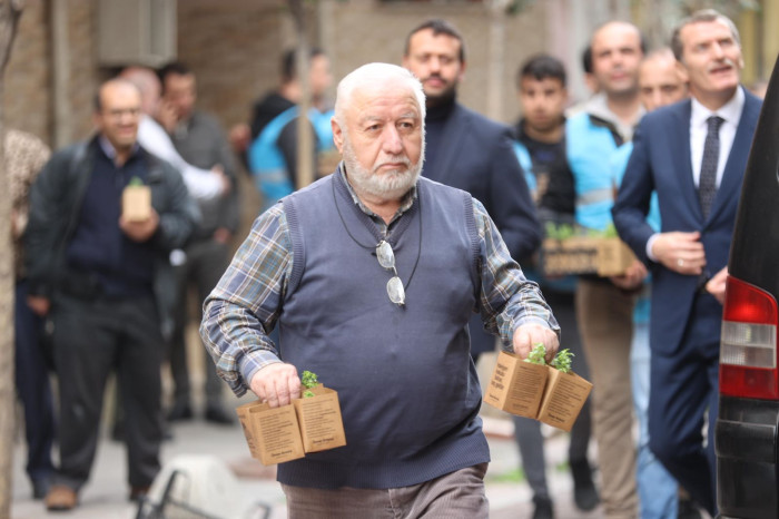 Zeytinburnu’na Bahar Fesleğenle Geldi