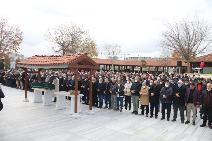 Duayen Gazeteci Mehmet Alpay gözyaşları arasında toprağa verildi